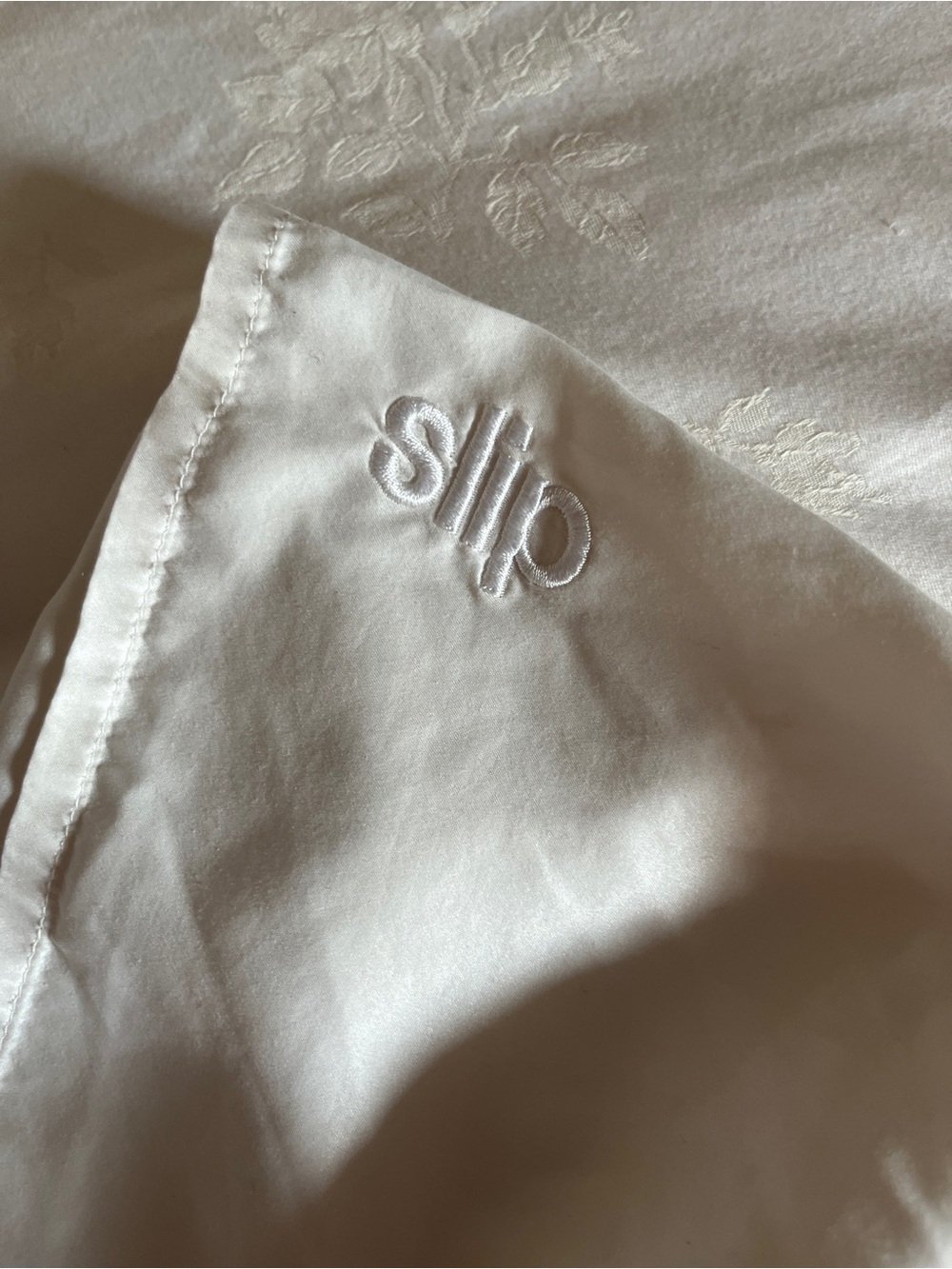 SLIP Standard 100% Silk Pillowcase – White with Monogram